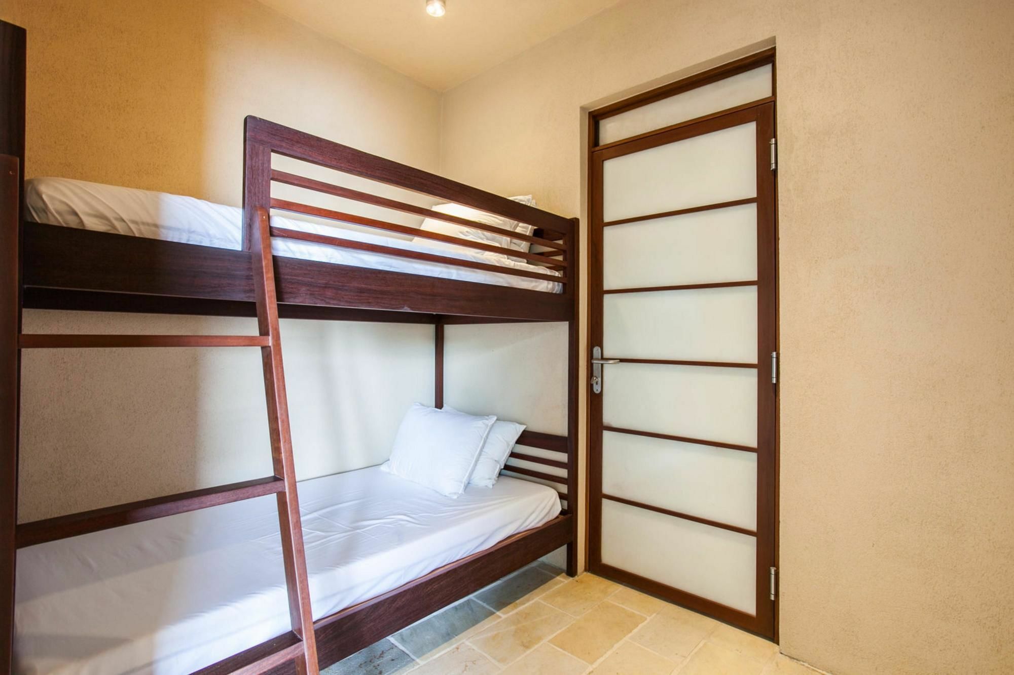Ceblue Villas The Valley 外观 照片